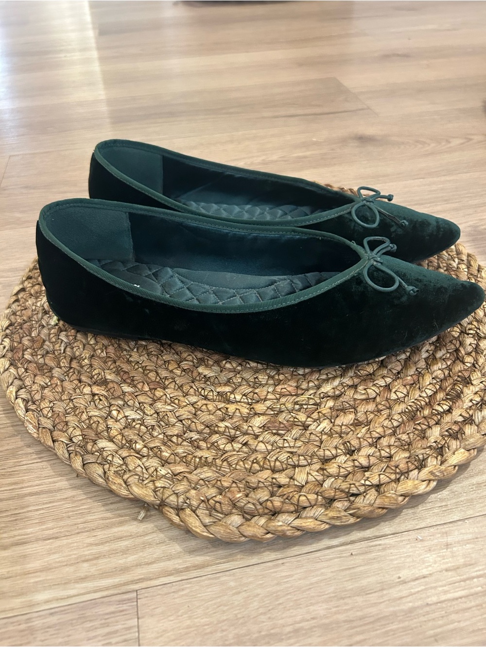 Birdies Goldfinch Green Velvet
Flats Size 12